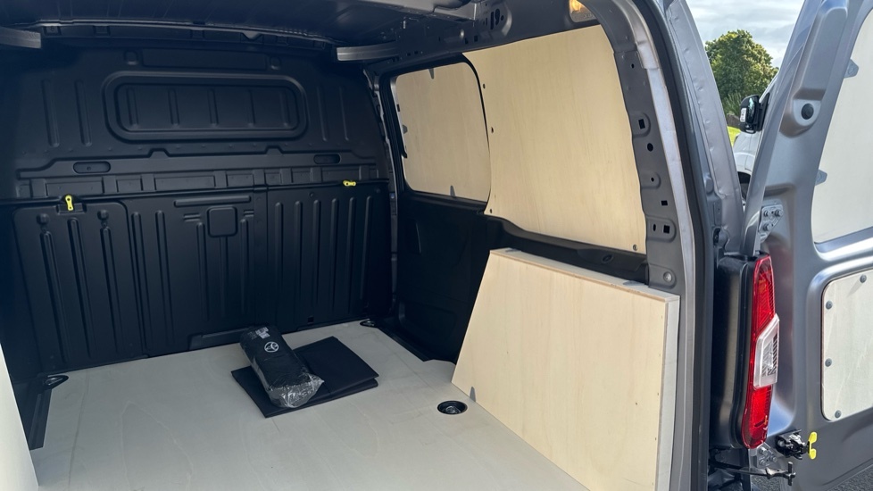 Toyota Proace City Icon White #35