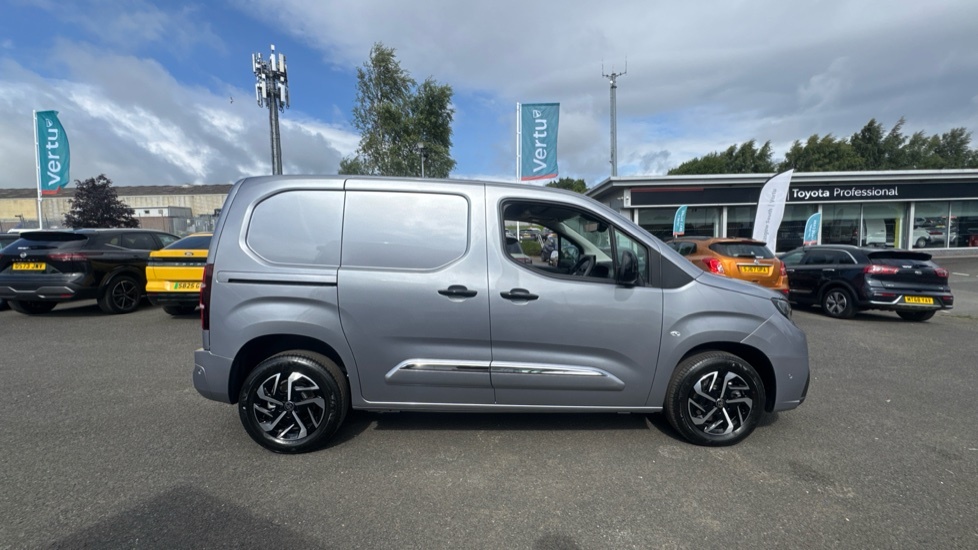 Toyota Proace City Icon White #21