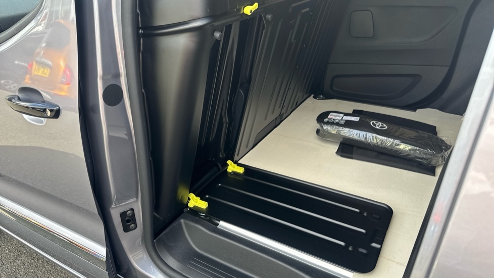 Toyota Proace City Icon White #27