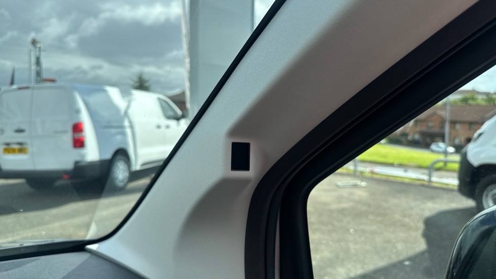 Toyota Proace City Icon White #52