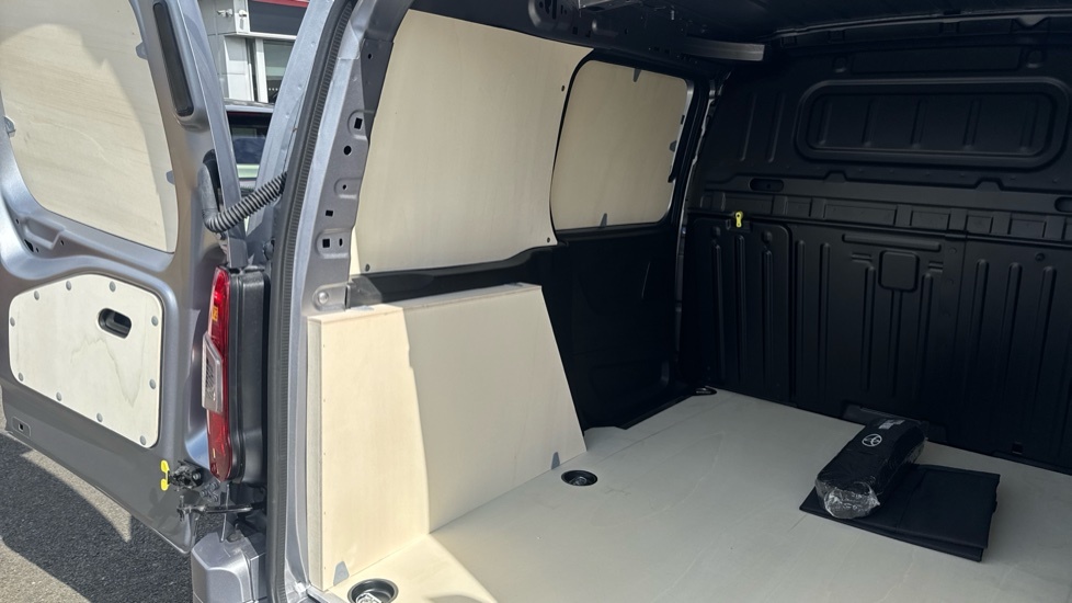 Toyota Proace City Icon White #34