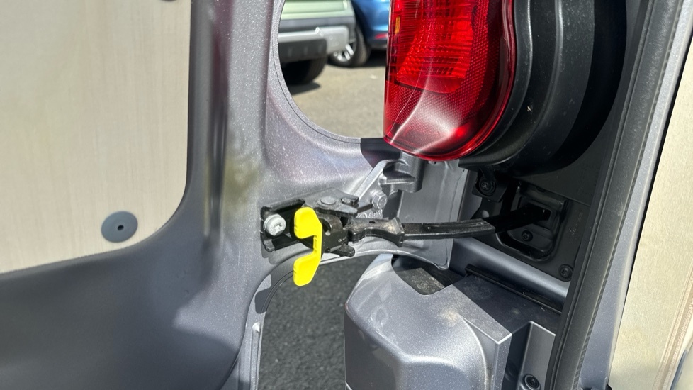 Toyota Proace City Icon White #32