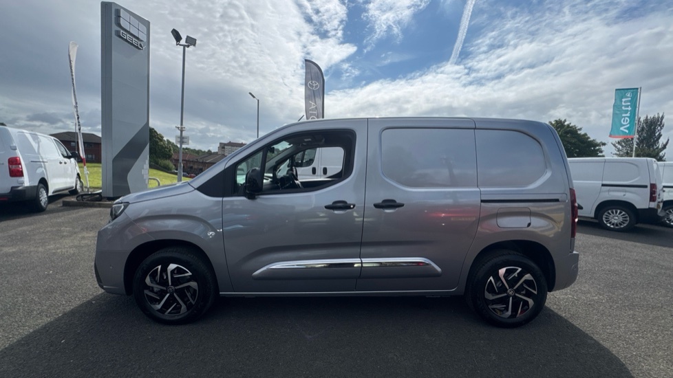 Toyota Proace City Icon White #22