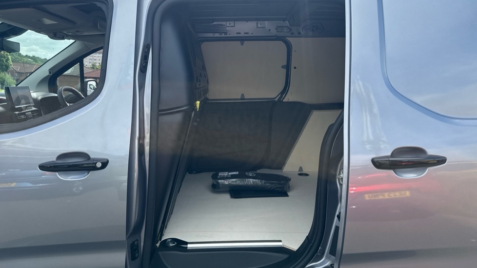 Toyota Proace City Icon White #14