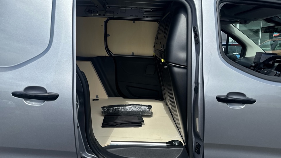 Toyota Proace City Icon White #8