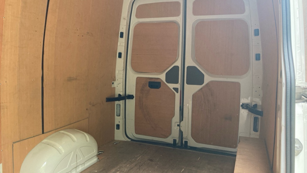 Volkswagen Crafter Cr35 Mwb Fwd 2.0 Tdi 140Ps Startline High Roof Van  #14
