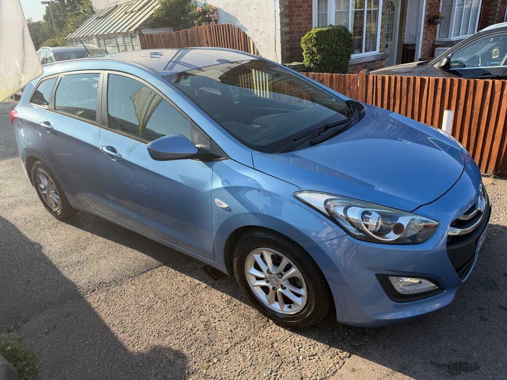 Hyundai I30 1.6 Crdi Blue Drive Active Tourer Euro 5 S S Blue #2