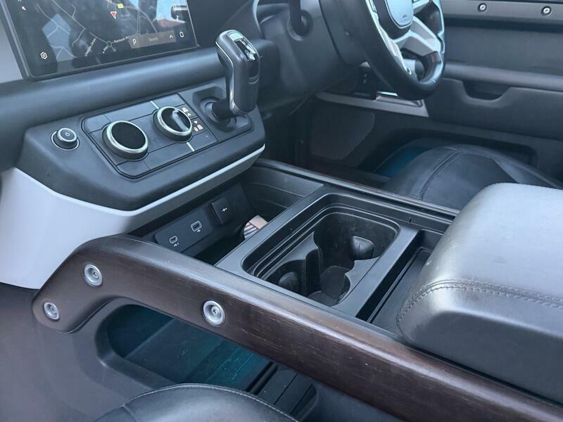 Land Rover Defender 110 2.0 D240 First Edition 110 Green #40