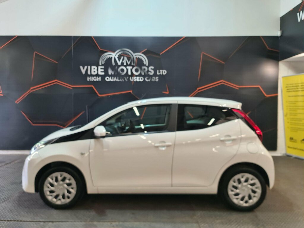 Toyota Aygo 1.0 Vvt-i X-play Euro 6 White #4