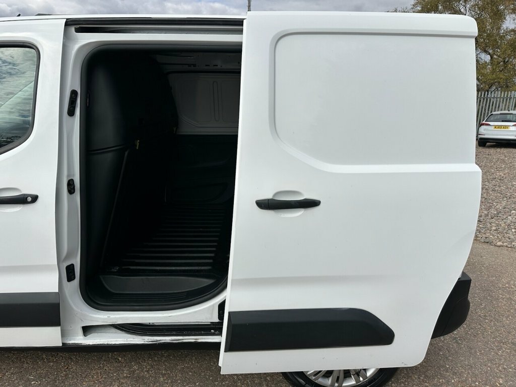 Toyota Proace City 1.5L Icon FE21ZCK White #6