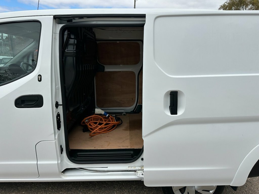Nissan e-NV200 Mpv White #6