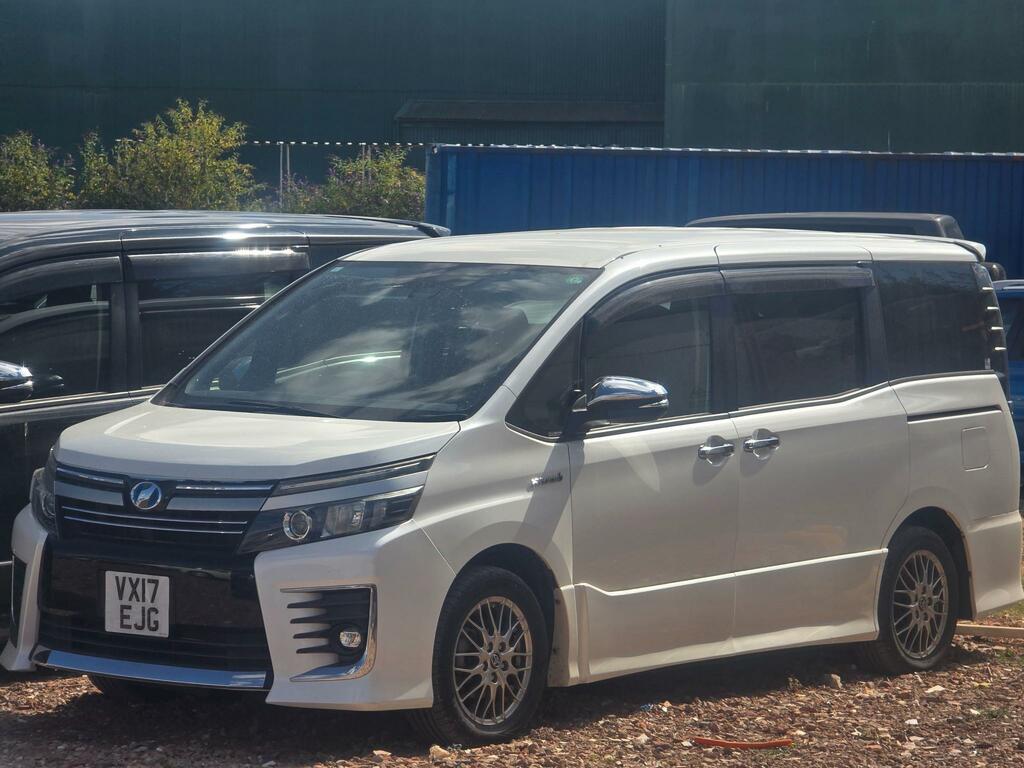 Toyota Voxy Voxy White
