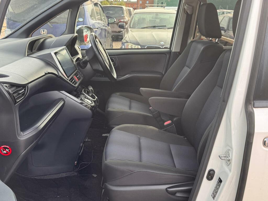Toyota Voxy Mpv 1.8 Vvt-h Hybrid Zs Kirameki Ii 201717 Black #18