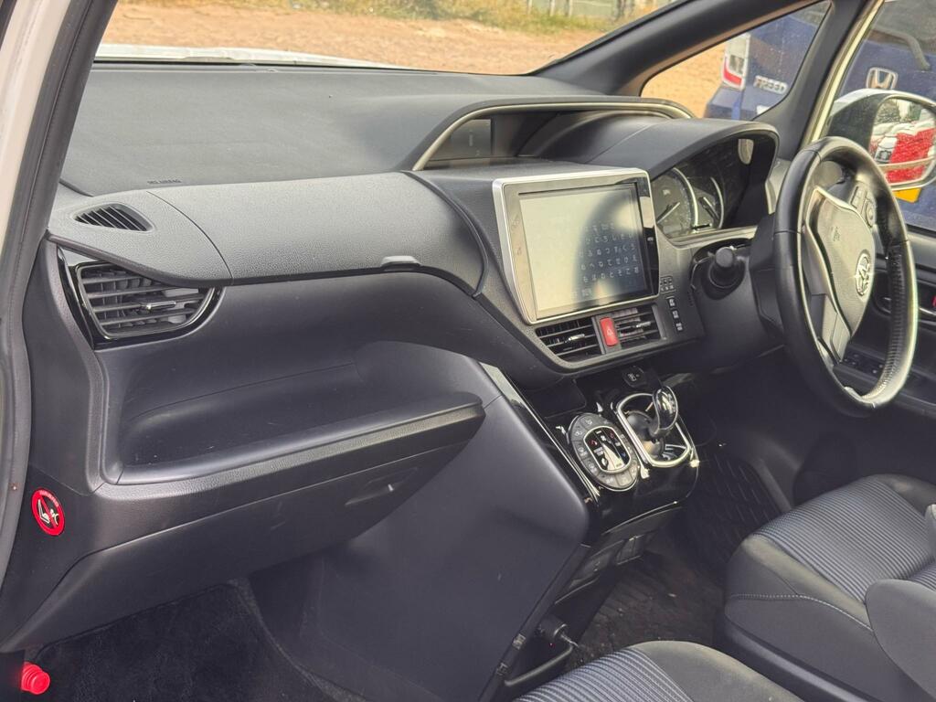 Toyota Voxy Mpv 1.8 Vvt-h Hybrid Zs Kirameki Ii 201717 Black #17