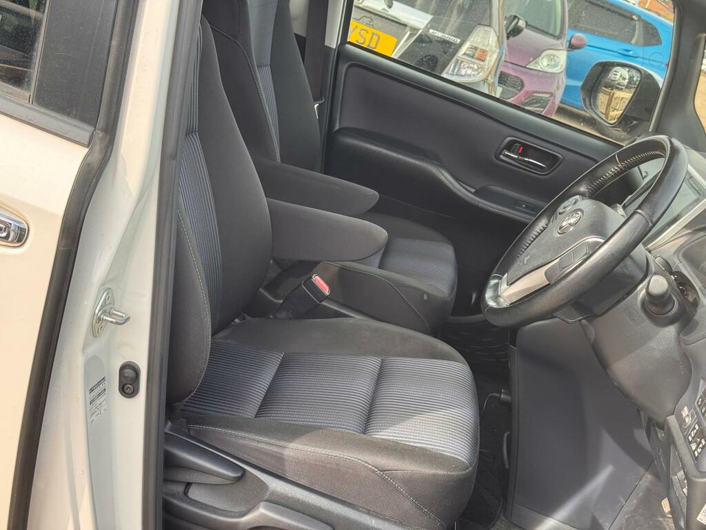 Toyota Voxy Mpv 1.8 Vvt-h Hybrid Zs Kirameki Ii 201717 Black #19