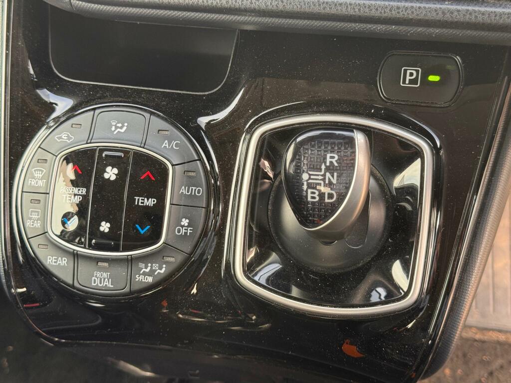 Toyota Voxy Mpv 1.8 Vvt-h Hybrid Zs Kirameki Ii 201717 Black #9