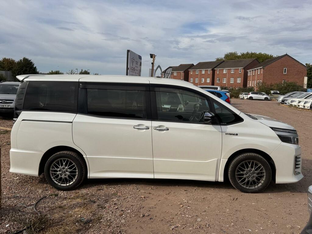 Toyota Voxy 1.8 Vvt-h Hybrid Mpv Cvt 7 Seats White #5
