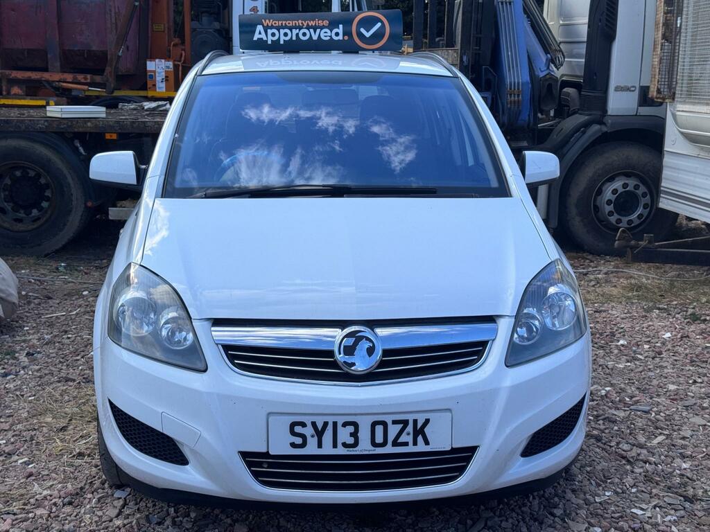 Vauxhall Zafira Exclusive White #3