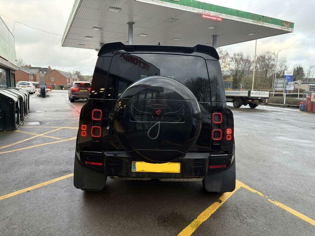 Land Rover Defender 90 S Black #5