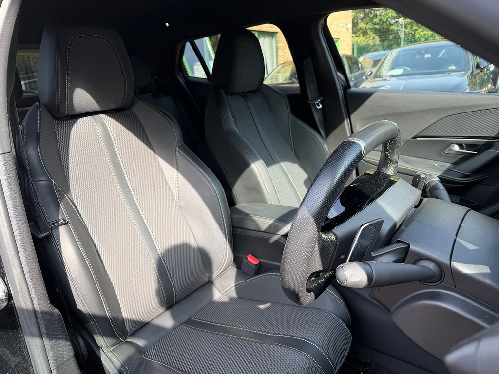 Peugeot 2008 Puretech Gt Black #2