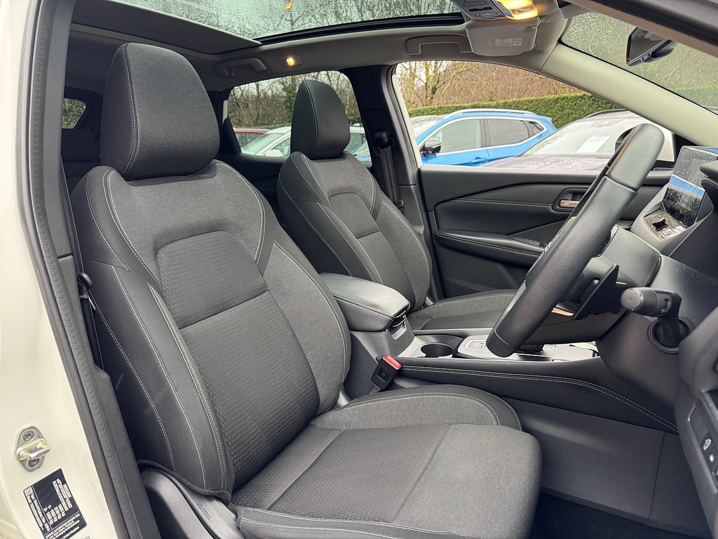 Nissan Qashqai Dig-t Mhev N-connecta Glass Roof White #2