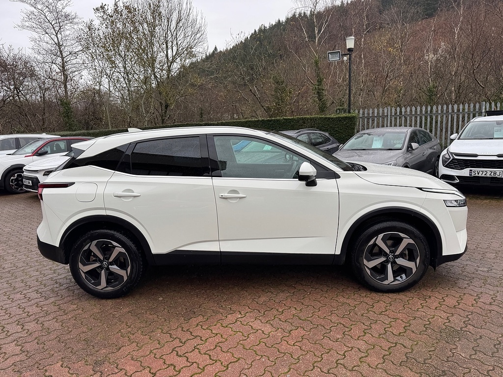 Nissan Qashqai Dig-t Mhev N-connecta Glass Roof White #4