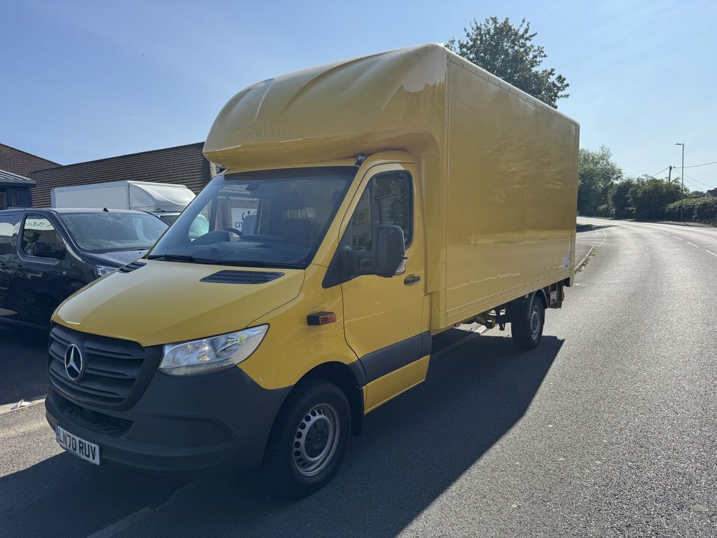 Mercedes-Benz Sprinter 2.1L Progressive LN70RUV Yellow #3