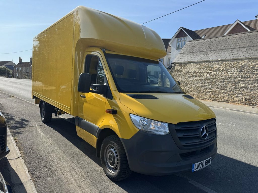 Mercedes-Benz Sprinter 2.1L Progressive Yellow