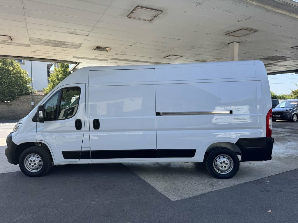 Vauxhall Movano 2.2L Prime White #4