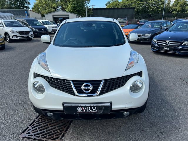 Nissan Juke Tekna Suv White #4