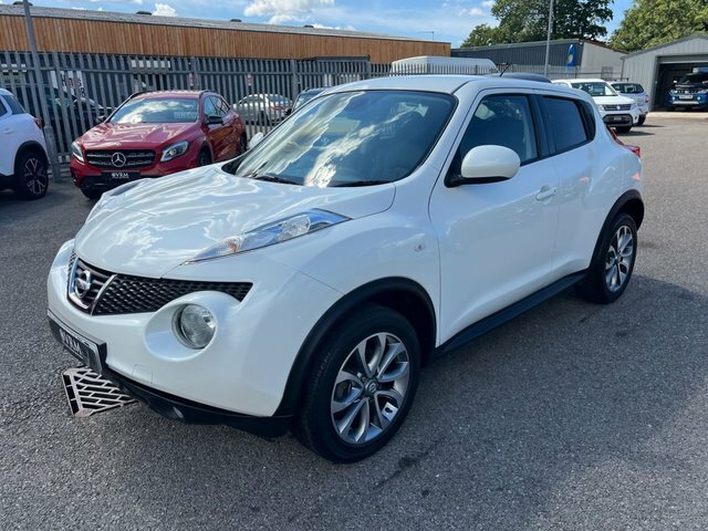 Nissan Juke Tekna Suv White #5
