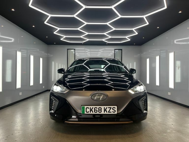 Hyundai Ioniq Premium Se Black #4