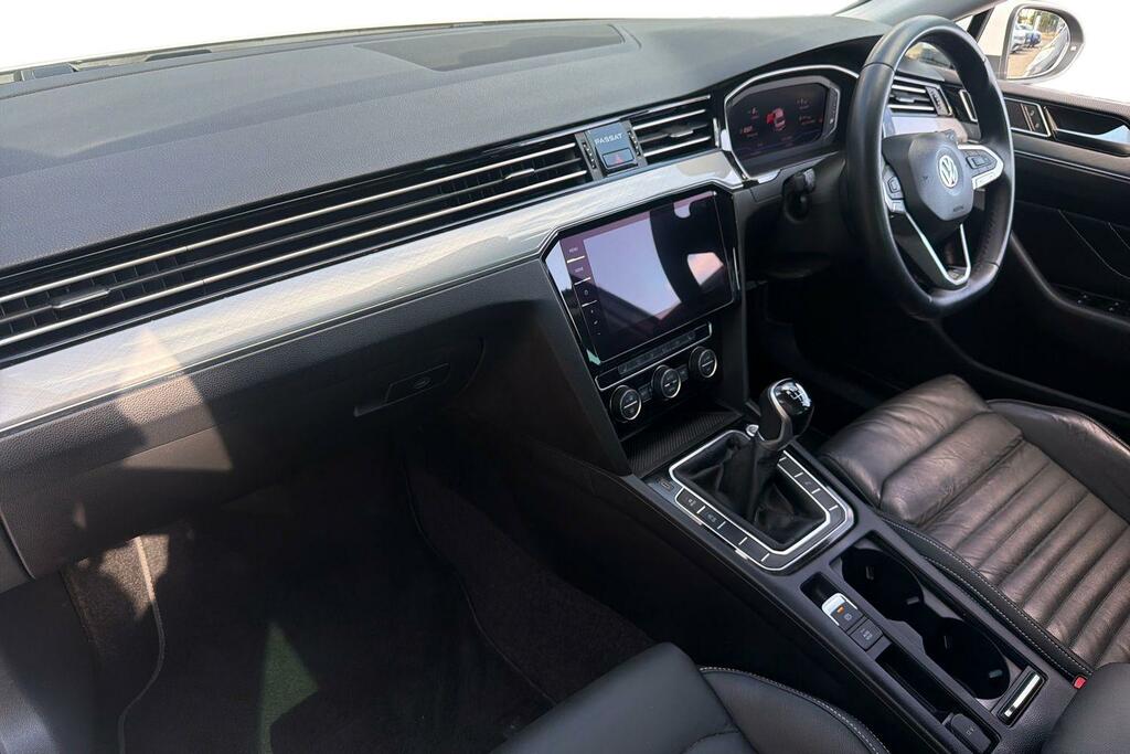 Volkswagen Passat Volkswagen Passat Sel 1.5 Tsi 150Ps 6-Speed White #2