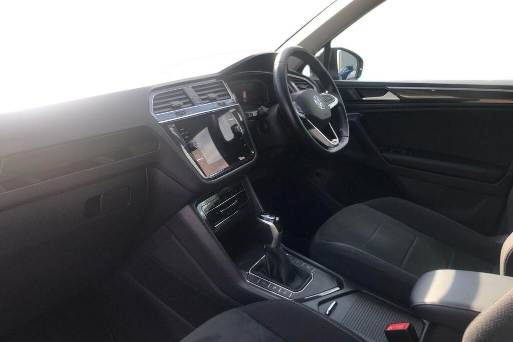 Volkswagen Tiguan Volkswagen Tiguan Estate 1.5 Tsi 150 Elegance Black #2