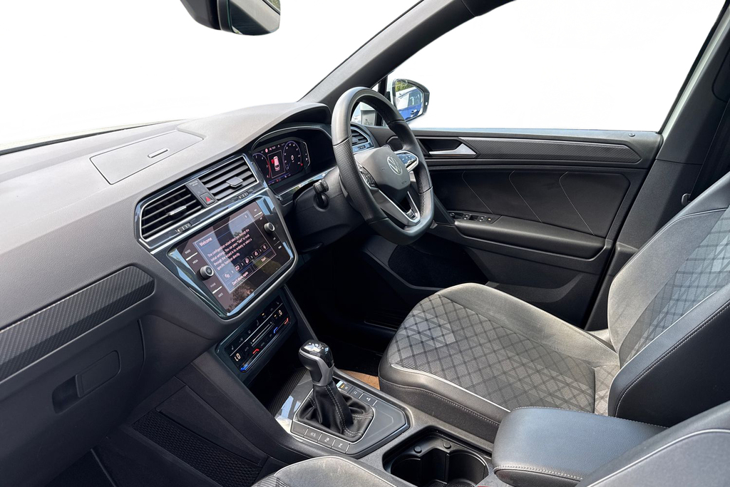 Volkswagen Tiguan Volkswagen Tiguan R-line 2.0 Tdi 150Ps 7-Speed Dsg AE21XVJ White #2