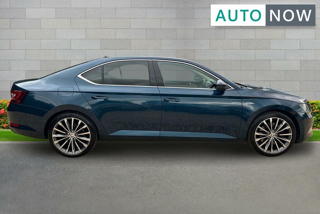 Skoda Superb Skoda Superb 2.0 Tsi Laurin Klement Hatchback Blue #4
