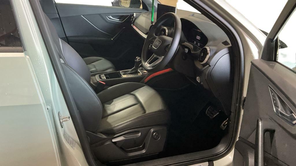 Audi Q2 35 Tfsi Sport S Tronic Black #4