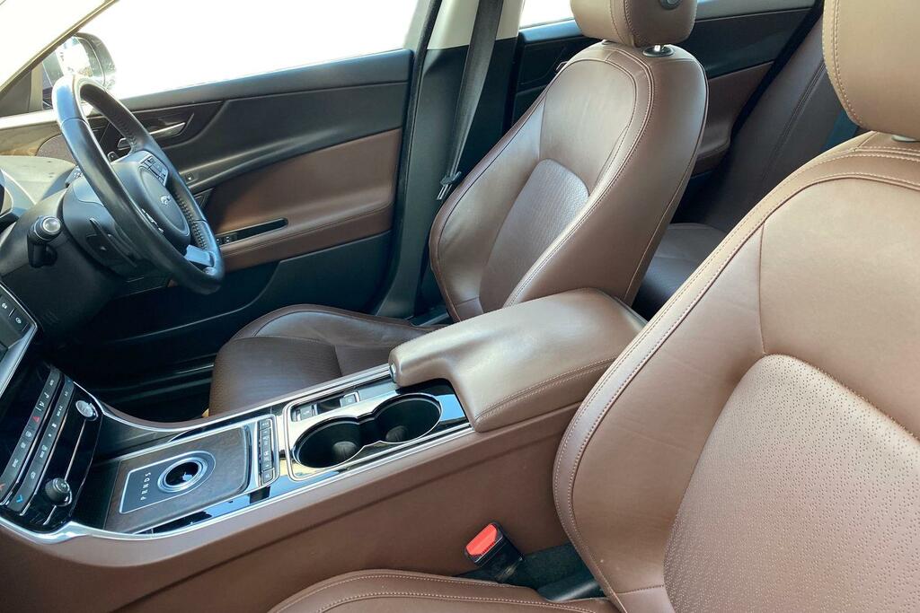 Jaguar XE Jaguar Xe 2.0D Portfolio Saloon Eu AE66WFC Blue #2