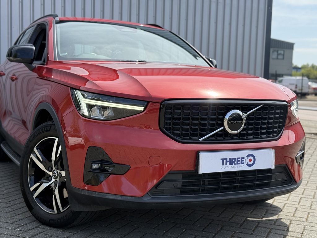 Volvo XC40 Volvo Xc40 B4 Mhev Awd Red #3