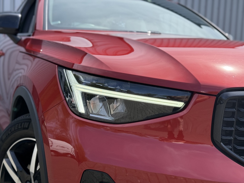 Volvo XC40 Volvo Xc40 B4 Mhev Awd Red #5
