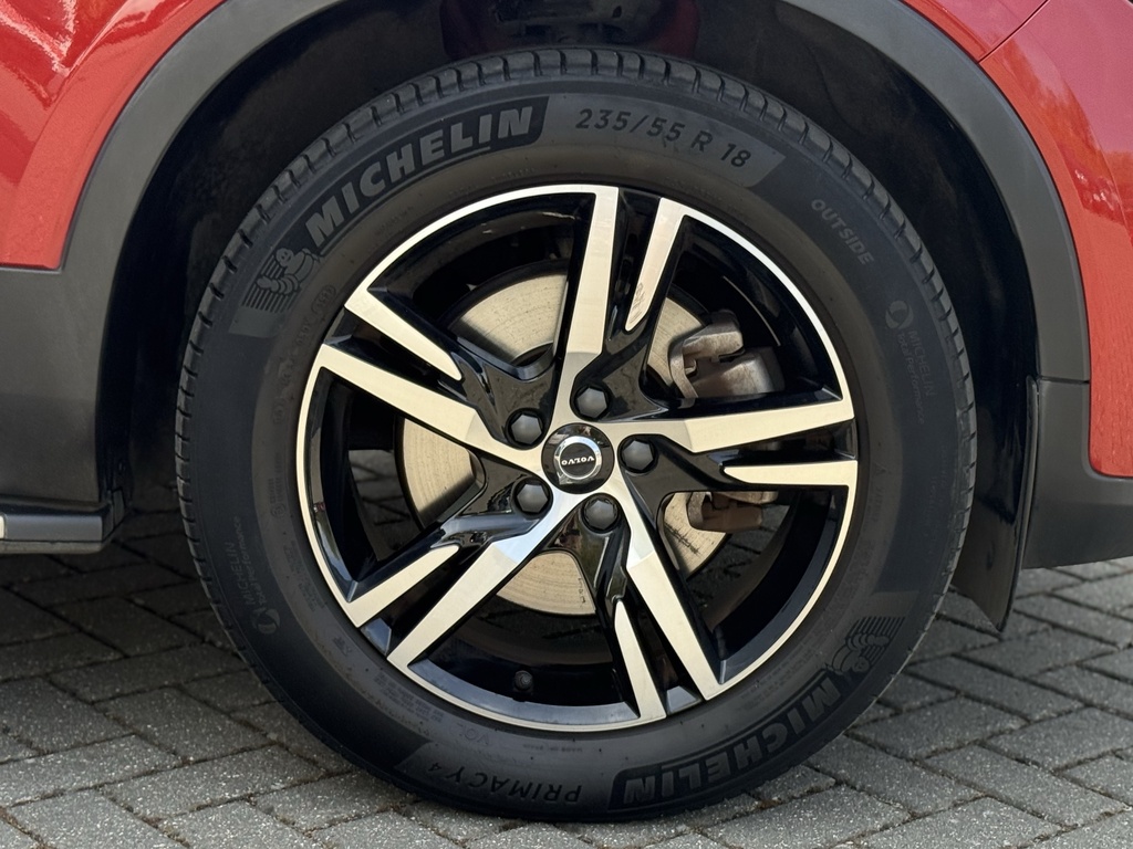 Volvo XC40 Volvo Xc40 B4 Mhev Awd Red #4