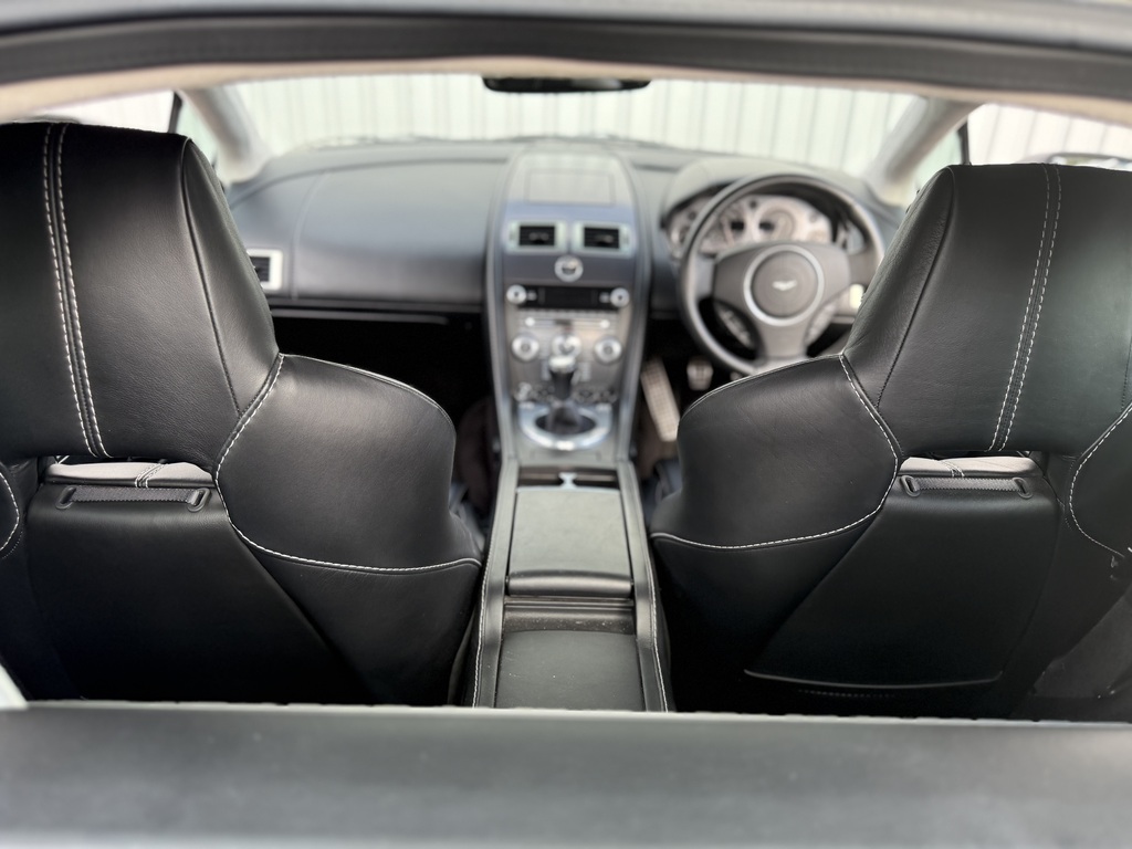 Aston Martin Vantage V8 #32