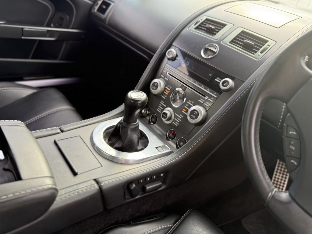 Aston Martin Vantage V8 #19