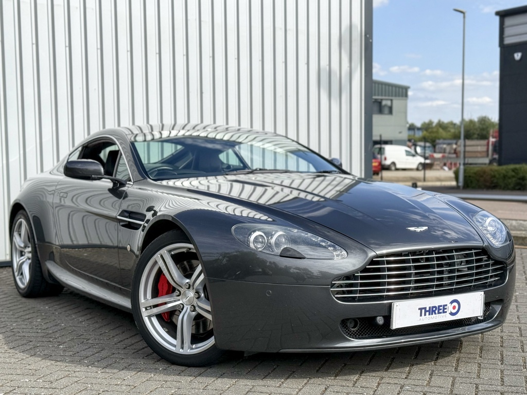 Aston Martin Vantage Aston Martin Vantage V8 Silver
