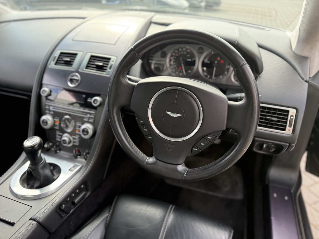 Aston Martin Vantage V8 #17