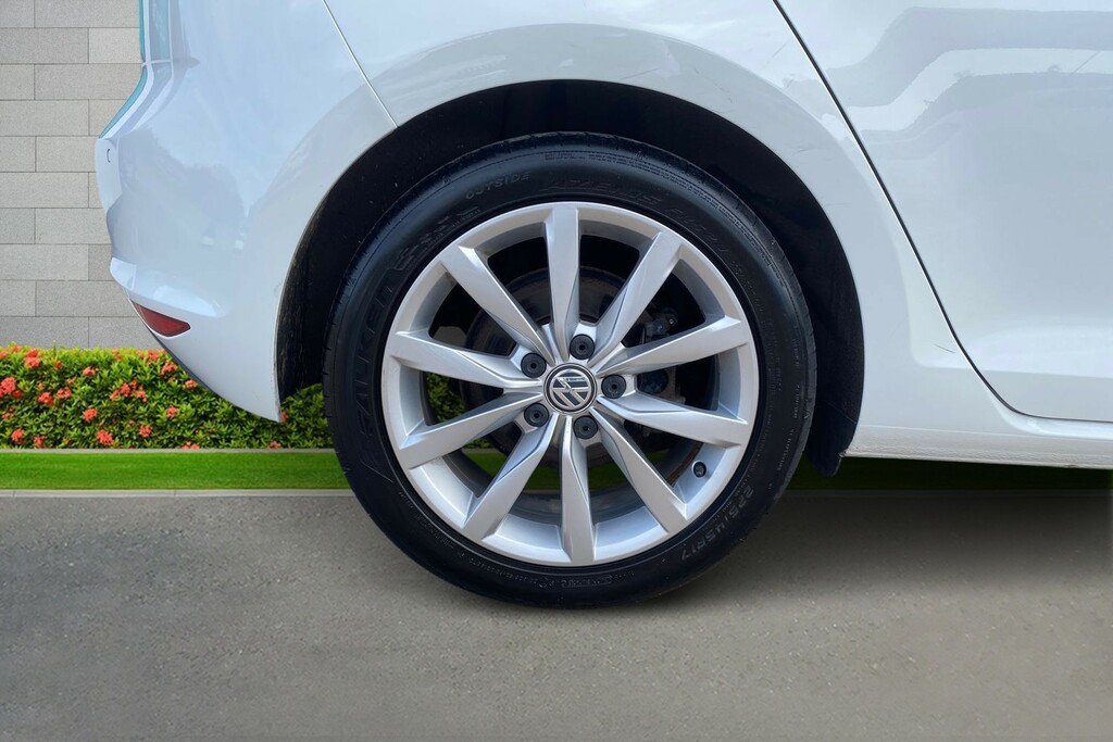 Volkswagen Golf Volkswagen Golf 2.0 Tdi Bluemotion Tech Gt Hatchba White #5