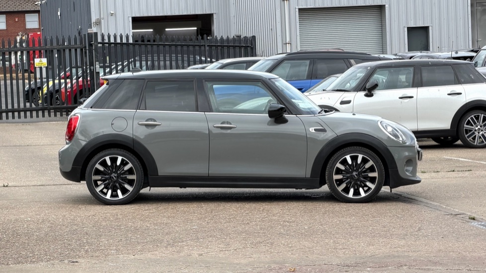 Mini Hatch 5-Door Hatch Cooper Exclusive KV69XVO Grey #3