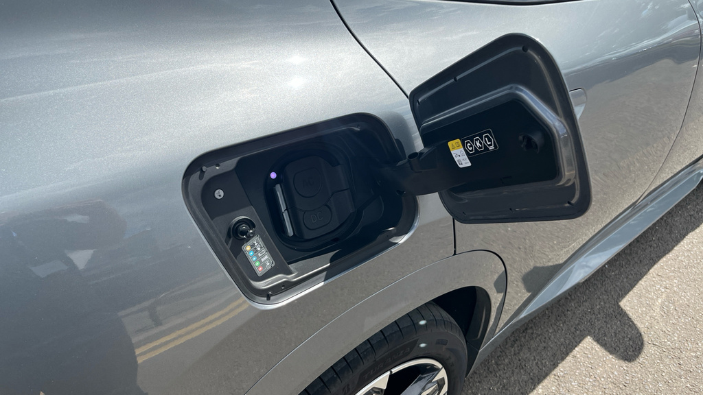 BMW iX2 20 66.5Kwh M Sport Edrive 11Kw Charger Black #26