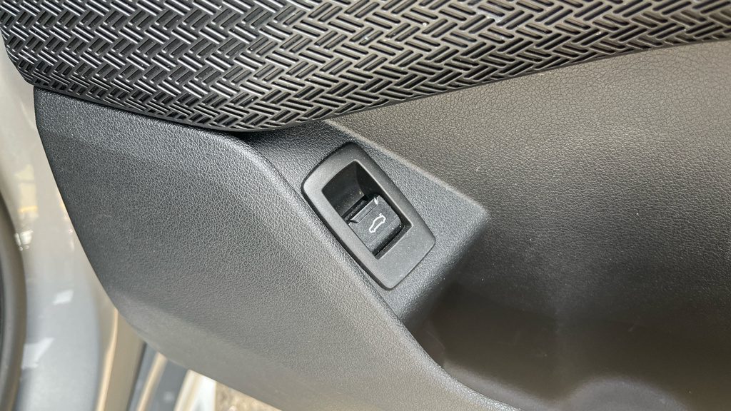 BMW iX2 20 66.5Kwh M Sport Edrive 11Kw Charger Black #41