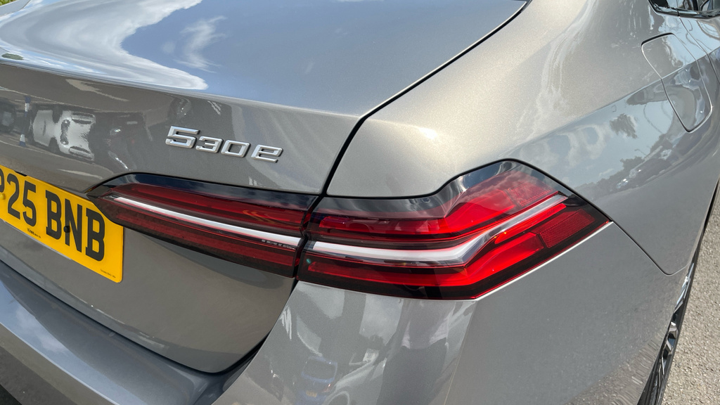 BMW 5 Series 530E M Sport Pro 2025 Black #21